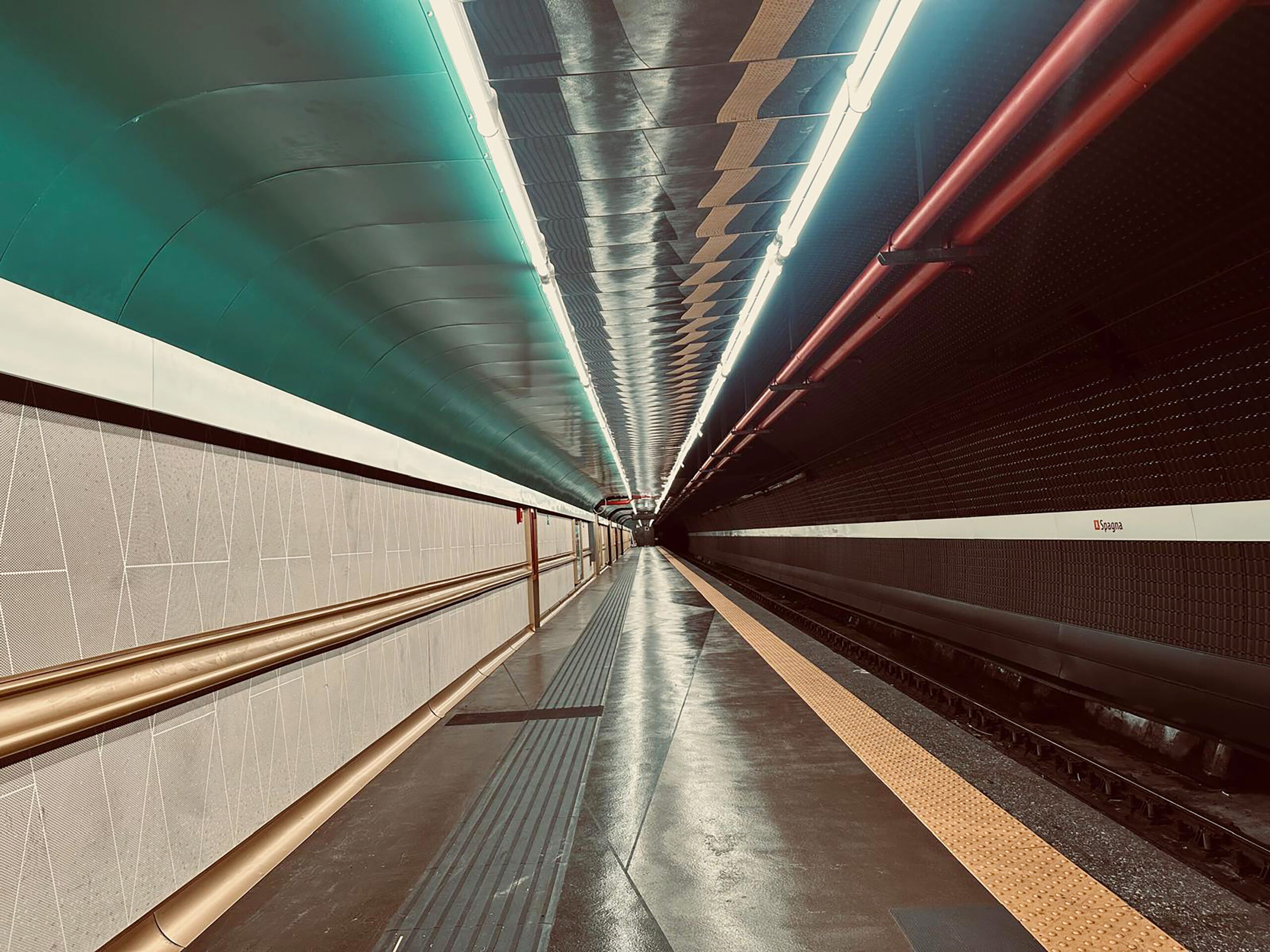 Le nuove stazioni della metropolitana di Roma rivestite con Cromatica Marcegaglia